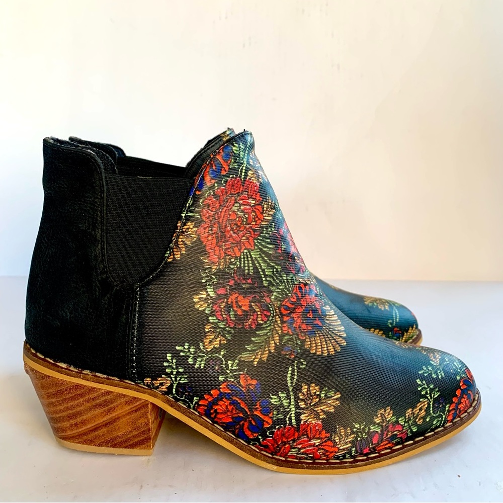 NEW! CHA CHA JARDIN FLORAL PAINTED VEGAN LEATHER PULL-ON CHELSEA BOOTIE Sz36/5.5